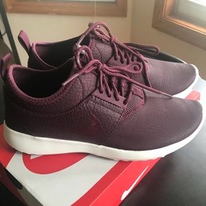Nike Juvenate (Women’s)-Maroon